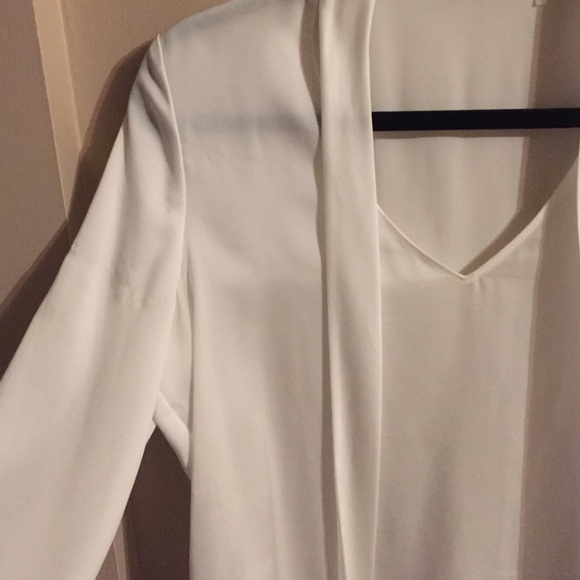 🦋 Tahari blouse - Picture 3 of 4